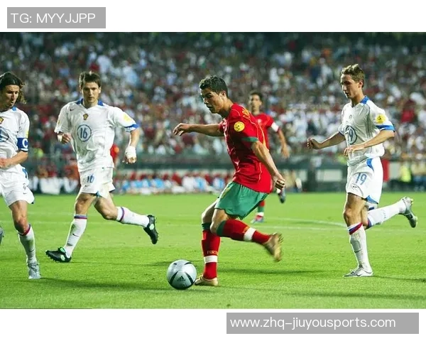 莱奥的传奇之路：从青涩少年到足球巨星的成长历程与辉煌成就