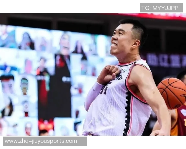 韩德君：从篮球新星到中国男篮的中流砥柱之路与成就解析